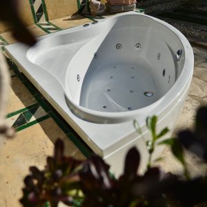 Baignoire angulaire VICTORIA : 140×140